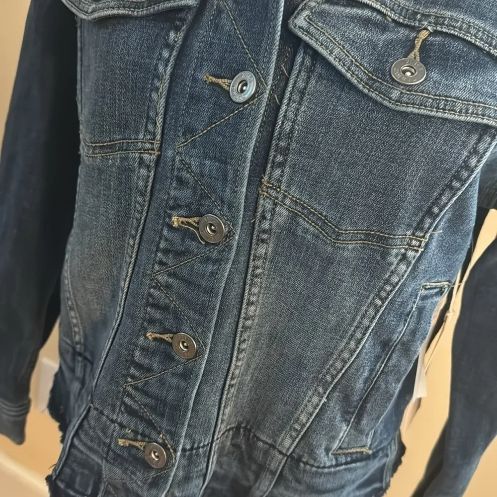 Vince camuto women’s jeans jacket raw hem button‎ up NWT size small